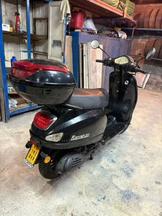 Scooter Riya 4t 50cc Año 2015. Solo 6.000kms