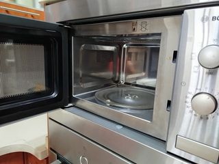 Microondas Bosch con marco