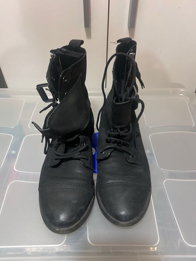 Botas de piel negras