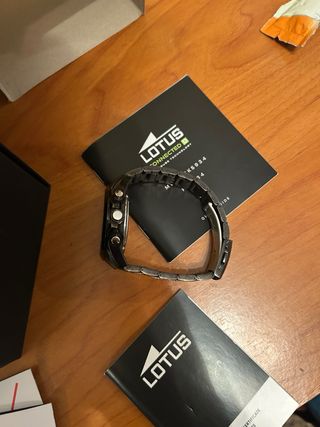 Reloj Lotus Negro y Plateado