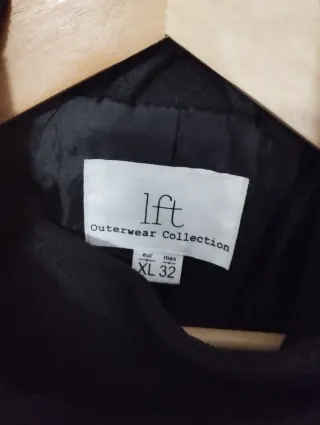 Abrigo negro militar