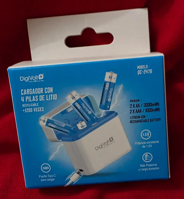 CARGADOR USB CON 4 PILAS DE LITIO