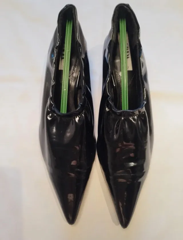 Zapatos de Zara de charol negro elástico