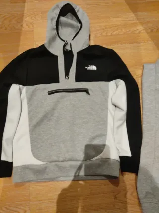Chándal The North Face gris y negro