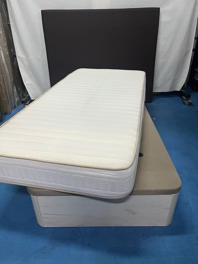 Divano pieghevole e materasso in memory foam 90x190