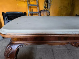 Mesa antigua de madera