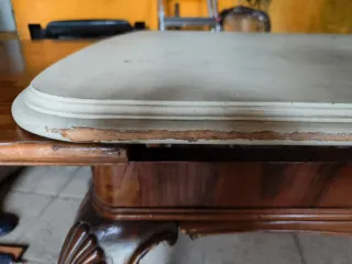 Mesa antigua de madera