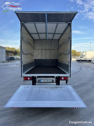 Iveco Daily 35S18 lona con pl. elevadora, Garantía