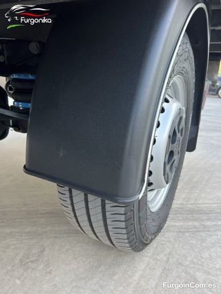 Iveco Daily 35S18 lona con pl. elevadora, Garantía