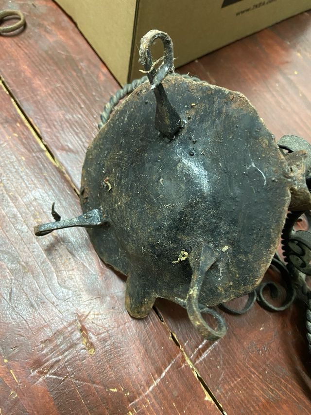 Juego llaves antiguas y cenicero forja