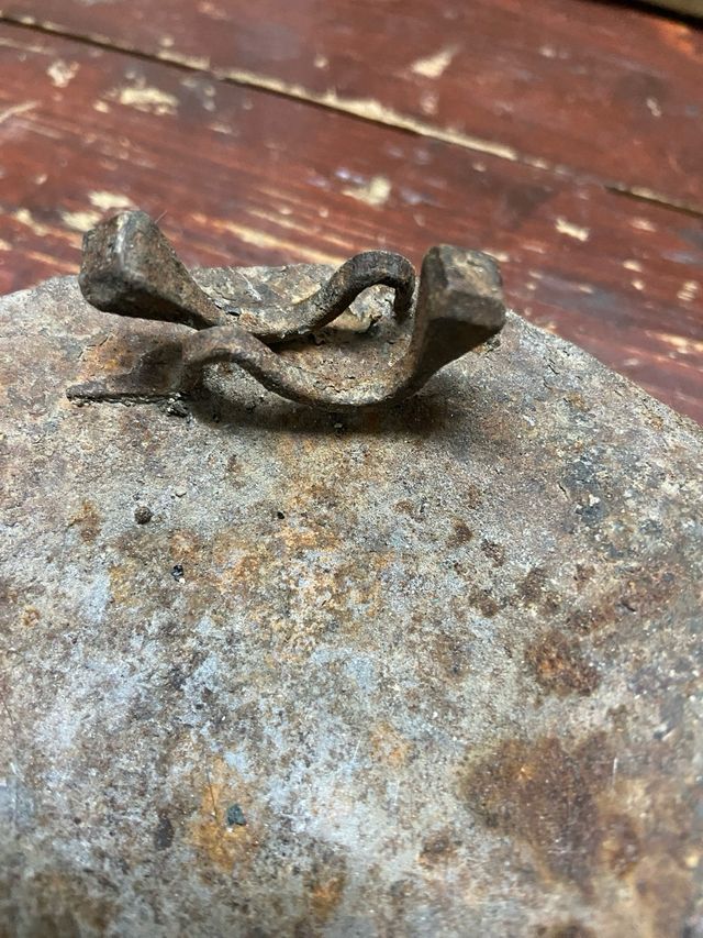 Juego llaves antiguas y cenicero forja