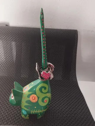 Gato de madera para anillos