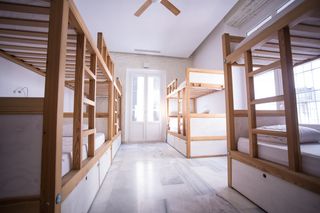 Dos literas de madera de pino artesanales