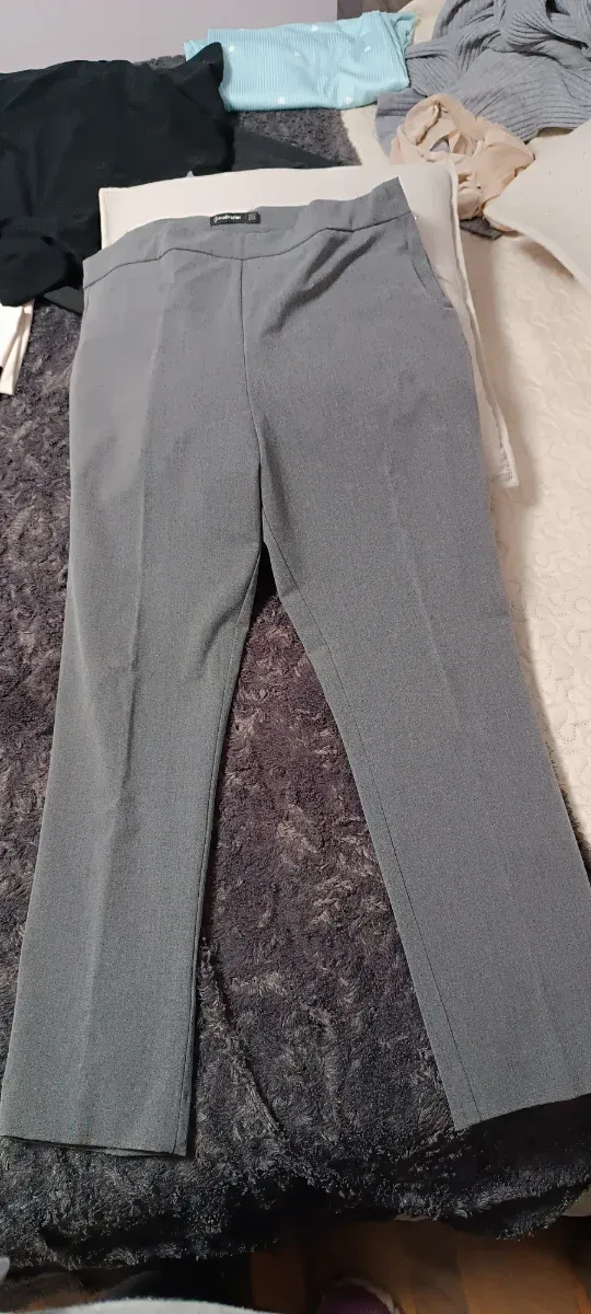 Pantalón gris