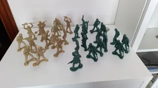 Set di 28 soldatini giocattolo