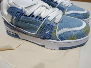Scarpe in denim blu e bianco Louis Vuitton
