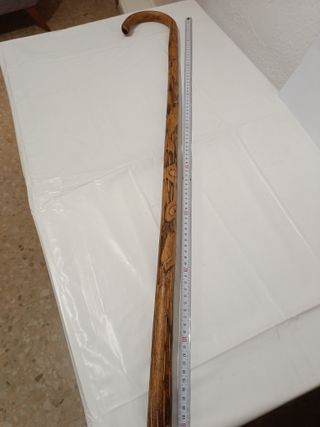 Bastón de Madera Tallado a Mano