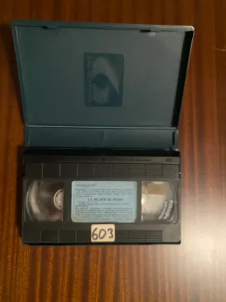 La Mujer de Rojo VHS Comedia Romántica