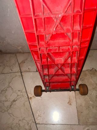 Monopatín Rojo con Manillar Amarillo