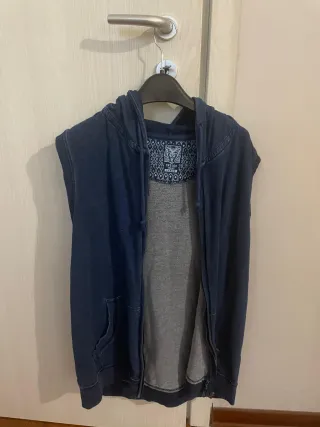 Felpa smanicata con cappuccio jeans