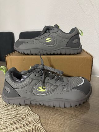 Zapatillas Hobibear grises con detalles verdes