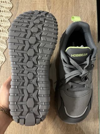 Zapatillas Hobibear grises con detalles verdes