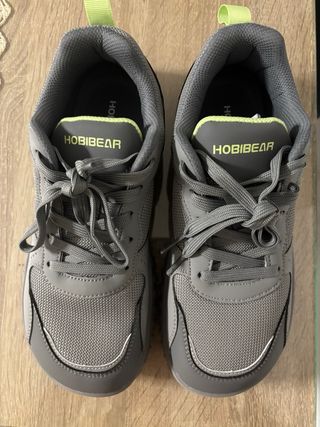 Zapatillas Hobibear grises con detalles verdes