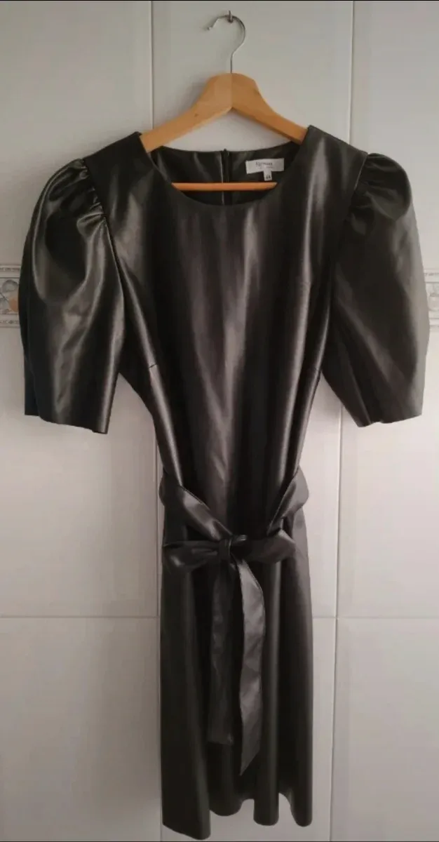 Vestido Polipiel Negro Manga Abullonada