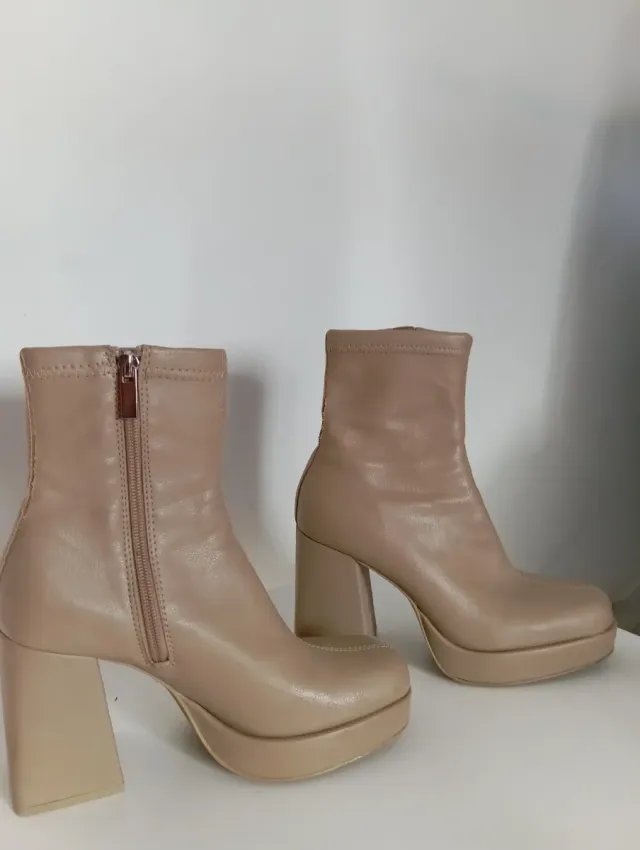 Botas beige tacón ancho