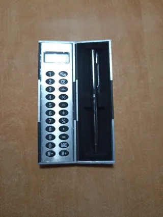 Pequeño Estuche Calculadora (y Bolígrafo
