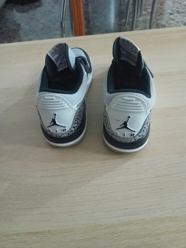 Nike Air Jordan Zapatillas Grises y Blancas