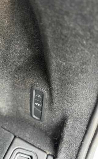 Volvo XC60 T6 recharge ultimate dark auto