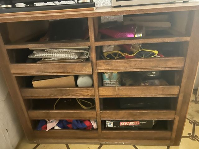 Mueble de madera con cajones