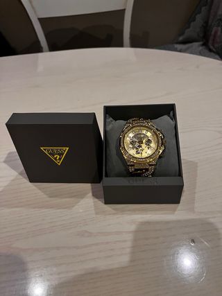 Reloj Guess Dorado con Cristales