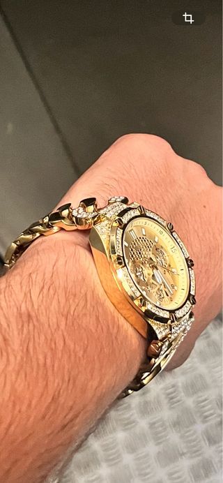 Reloj Guess Dorado con Cristales