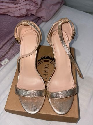 Tacones dorados RIANDA