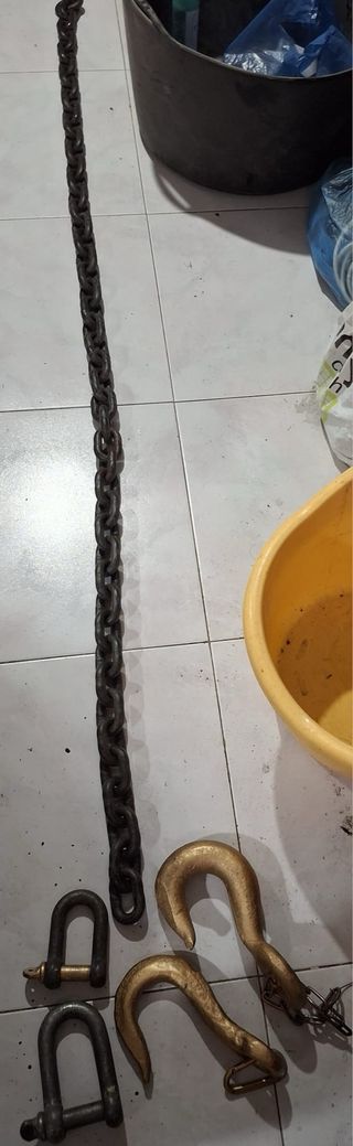 Cadena grande y larga con 2 ganchos y 2 grilletes