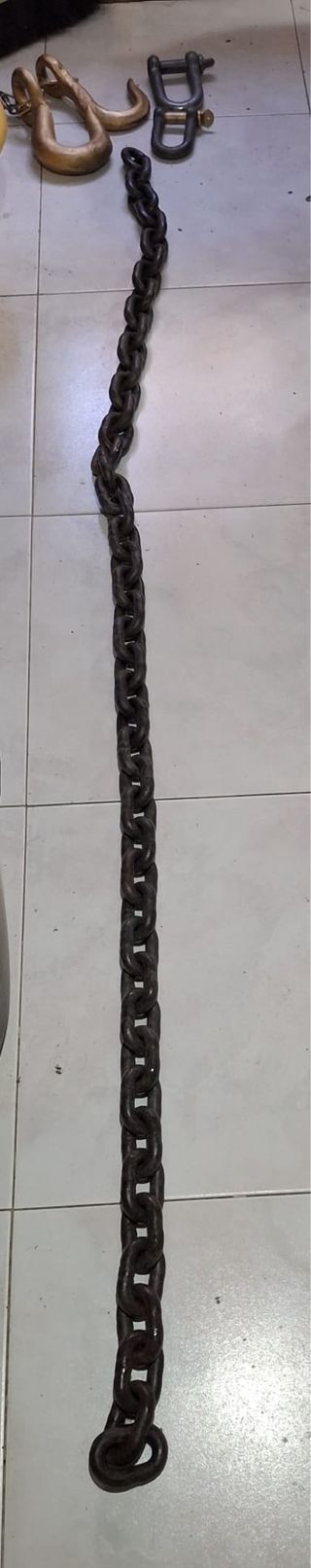 Cadena grande y larga con 2 ganchos y 2 grilletes