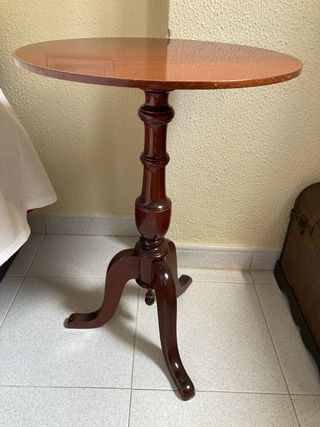 Mesa auxiliar caoba