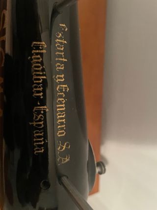 Máquina de coser Sigma antigua con mueble