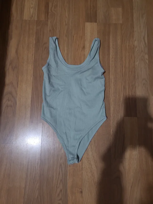 Body verde de canalé