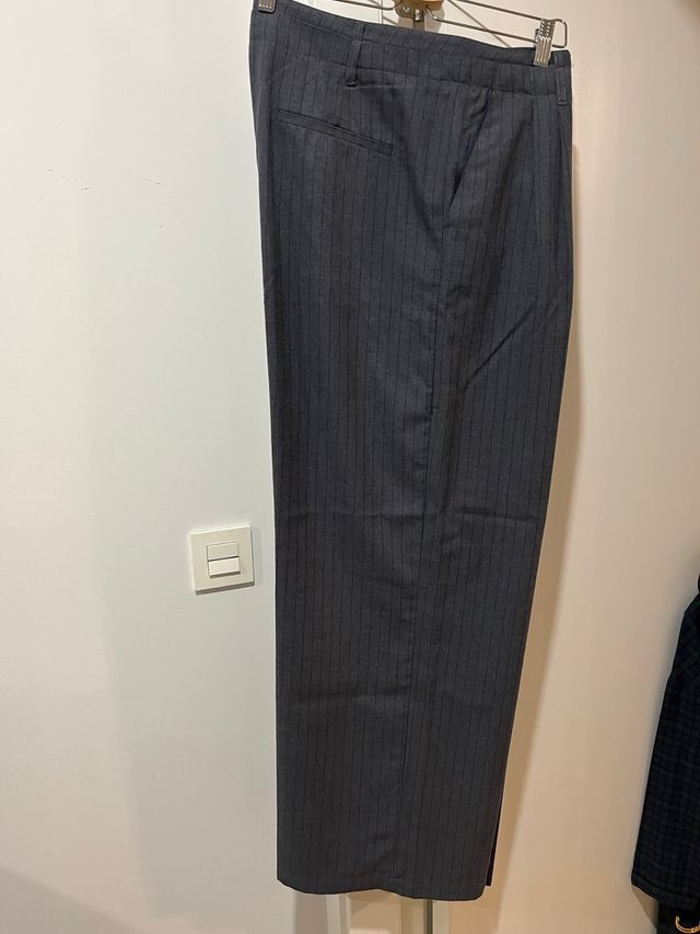 Pantalones de traje azul marino con rallas