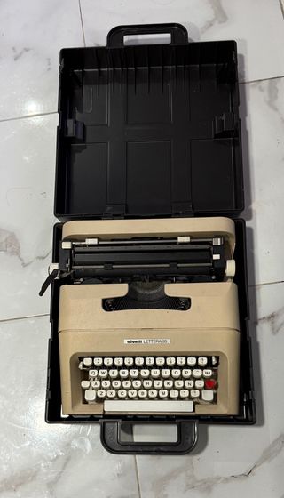 Máquina de escribir Olivetti Lettera 35