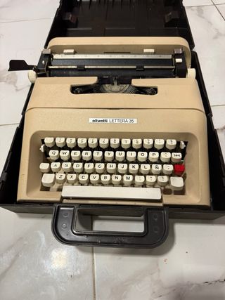 Máquina de escribir Olivetti Lettera 35