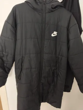 Chaqueta Nike Negra con Capucha