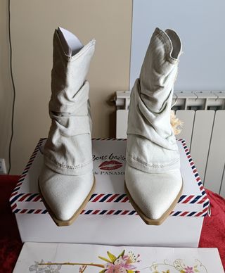 Botines camperos vaqueros blancos con flecos T37