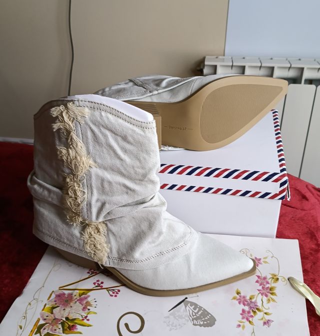 Botines camperos vaqueros blancos con flecos T37