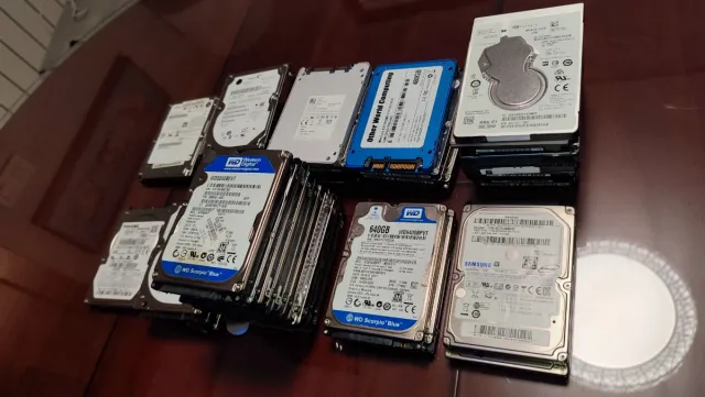 Lote 40 Discos Duros 2'5" varias marcas