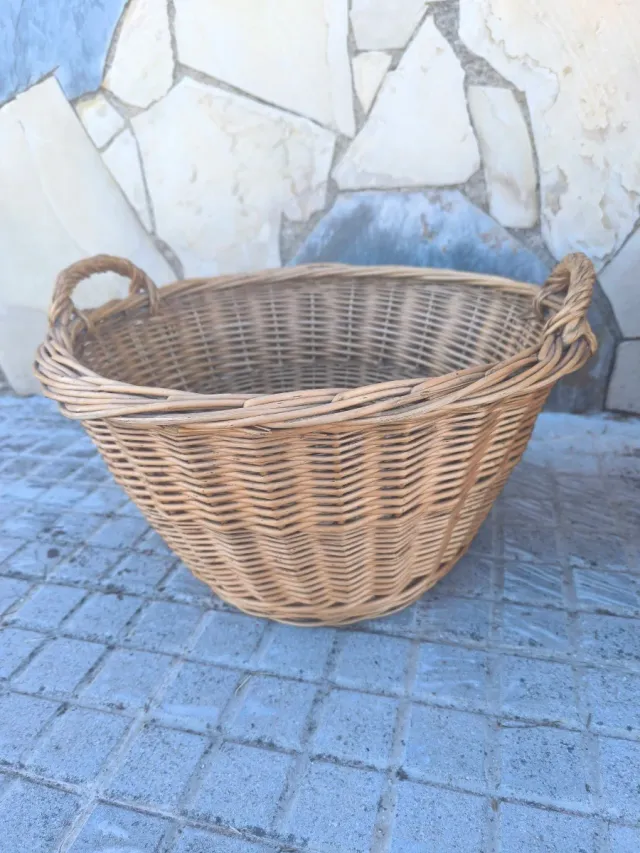 Cesta redonda de mimbre
