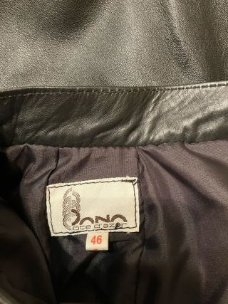 Falda de cuero negra con bolsillos